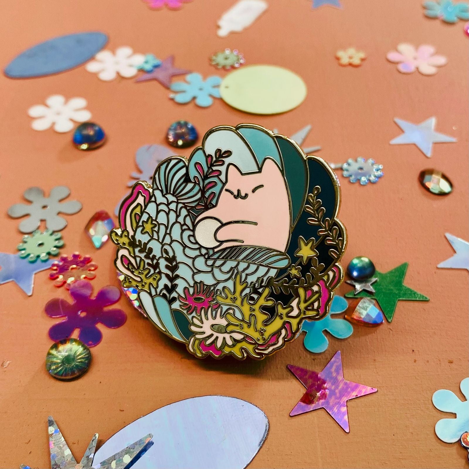 Flora Feline : Coral Pin